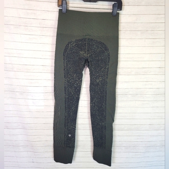 LULULEMON EBB TO STREET LEGGINGS, SZ 2 - Picture 8 of 9